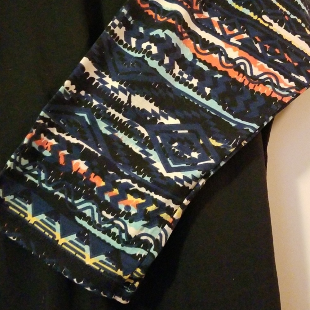 LulaRoe Randy top - Picture 2 of 2